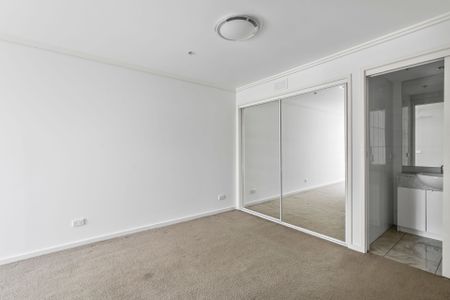 Light-Filled Three-Bedroom with Leafy Green Outlooks - Photo 2