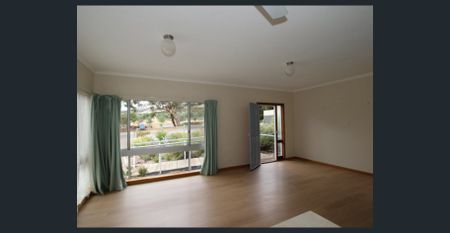 Cottage style home - Photo 2