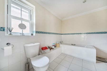 4 bedroom detached house to rent - Photo 4