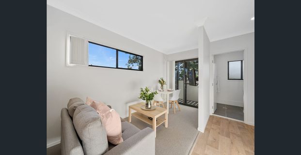 FULLY FURNISHED, DESIGNER STUDIO APARTMENT– BILLS INCLUDED! - Photo 1