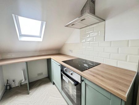 1 bedroom Flat To Let - Photo 2
