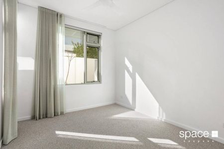 LUXURIOUS TOWNHOUSE LIVING IN COTTESLOE - Photo 5