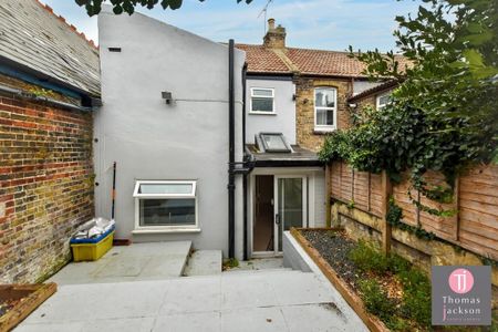 2 bedroom end of terrace house to rent - Photo 3