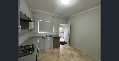 10 Hogben St,Grange - Photo 4