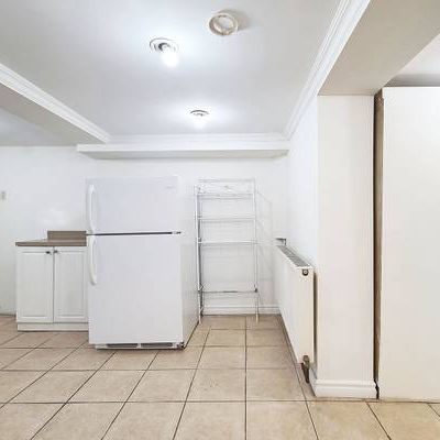 B - 1745 Bathurst : Spacious lower level 1-bedroom, 1-bathroom unit - Photo 1