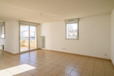 location Appartement T3 DE 66.7m² À VINASSAN - Photo 3