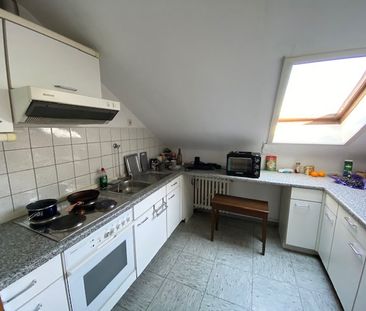 2-Zimmer Dachgeschosswohnung in ruhiger Seitenstraße zu vermieten! - Foto 1