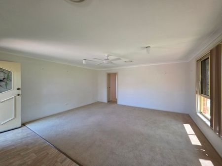 Beautifully Maintained Ground-Floor Villa - Photo 2