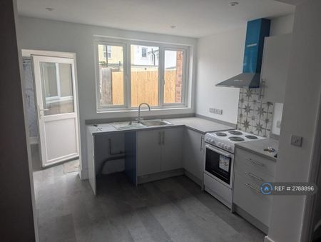 3 bedroom terraced house to rent - Photo 3