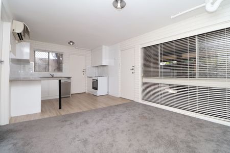 2/55 Chaston Street Wagga Wagga NSW - Photo 3