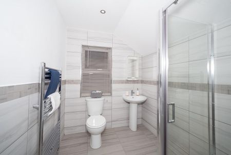 1 bedroom in a house share to rent - Photo 4