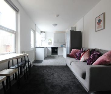 5 bedroom semi-detached house to rent - Photo 1