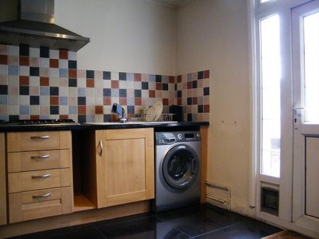 3 bedroom flat to rent - Photo 5