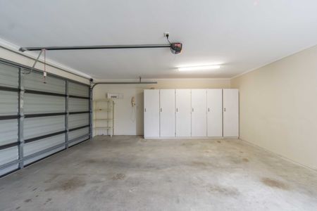 Three Bedroom Brick Home - Photo 5