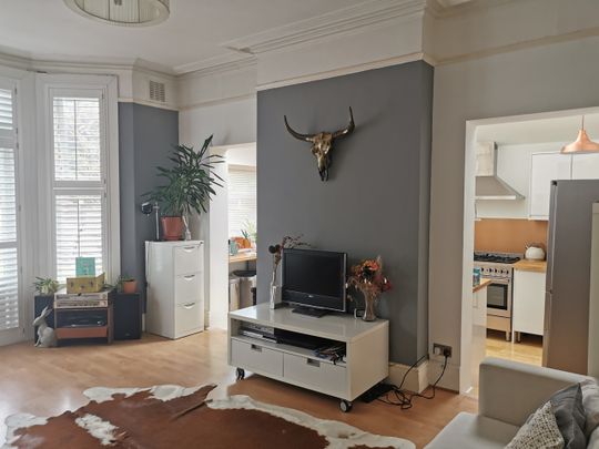 Room in a Shared Flat, Bromley Road, SE6 - Photo 1