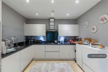 5 bedroom terraced house to rent - Photo 5