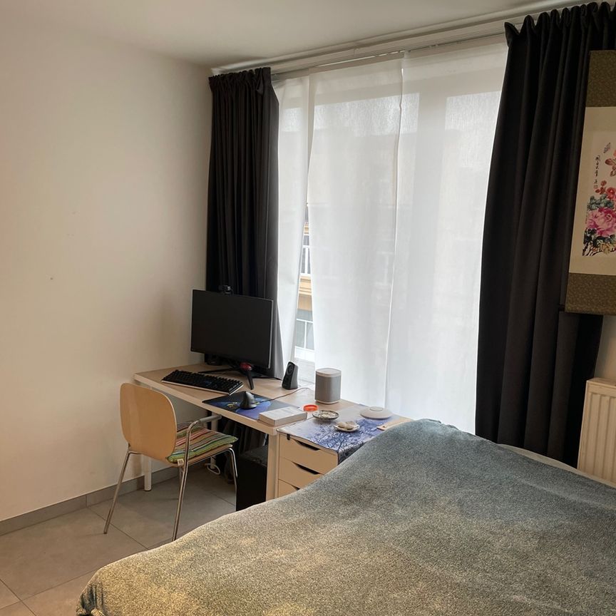 Slaapkamer in een moderne gedeelde woning - Photo 1