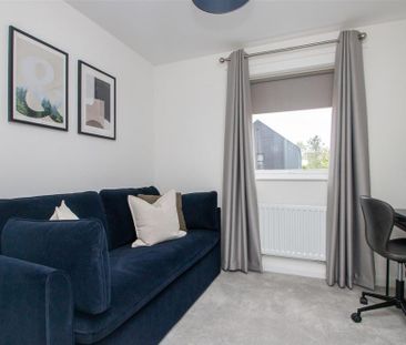 3 bedroom semi-detached house to rent - Photo 2