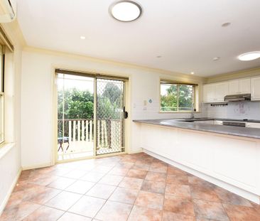 Modern Family Residence in the heart of Eastwood with low maintenance - Photo 5