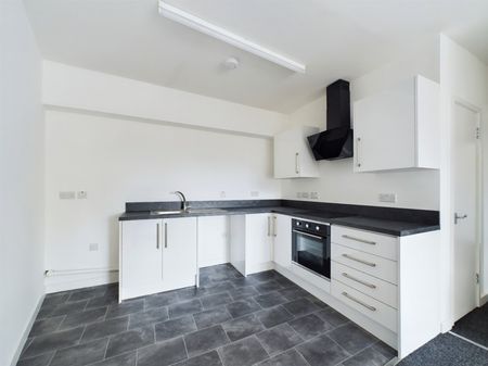 Bank House, Oldbury Road, Tewkesbury, GL20 - Photo 2