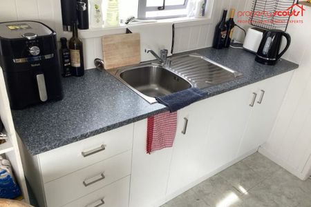 There are 2 of these available (side by side) $370pw each - Photo 4