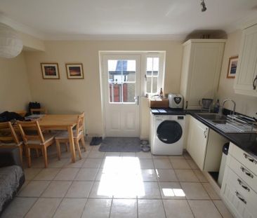2 bedroom end of terrace house to rent - Photo 1