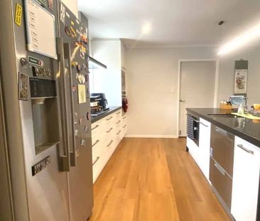 Homely, Hearty and Handsome - Photo 1