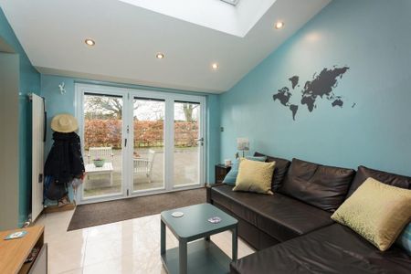 4 bedroom detached house to rent - Photo 2