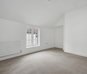 2 bedroom character property to rent - Photo 2