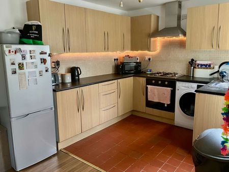 3 bed student house available for 24/25 Academic Year in Hall Lane, L7. Room 1 - Photo 4