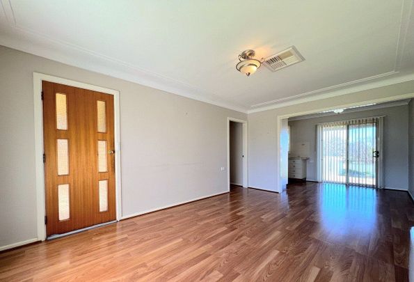 Comfortable and conveniently located - 3 bedroom home. - Photo 1