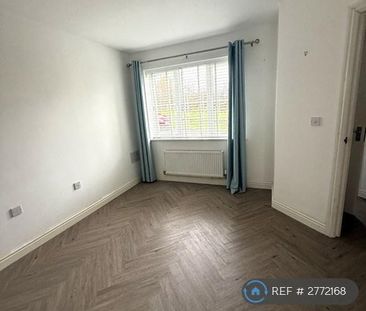 4 bedroom semi-detached house to rent - Photo 3