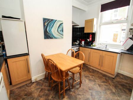 Glebe Avenue (room 2), Kirkstall, Leeds - Photo 3