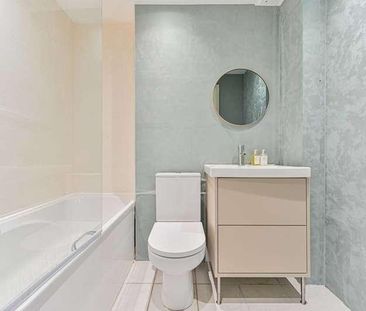 Mast Quay, Woolwich, SE18 - Photo 2