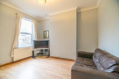 6, Neville Terrace - Photo 2