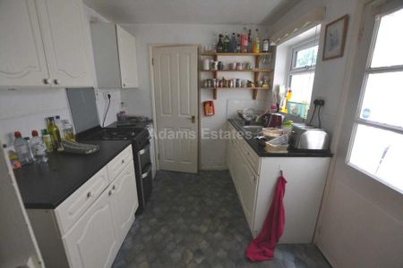 4 bedroom terraced house to rent - Photo 2