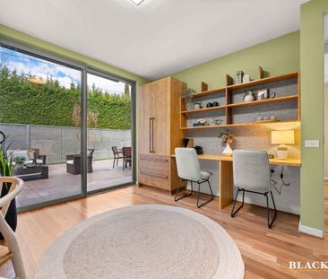 Single-Level Sophistication with Courtyard Elegance - Photo 5