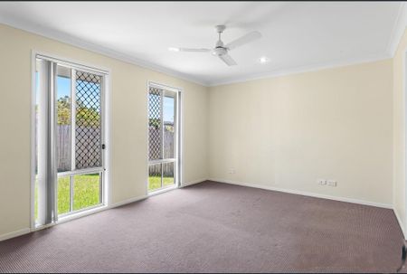 Four Bed Family Home ~ Backs onto Parkland! - Photo 3