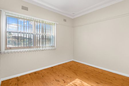 Spacious Four Bedroom Home - Photo 4