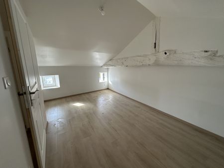 Location Appartement 4 pièces 60m² BARBEZIEUX ST HILAIRE 16300 - Photo 2