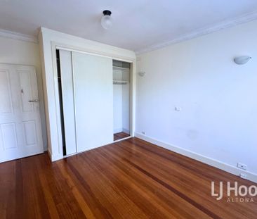 Spacious Family Home in a Prime Location - Photo 5