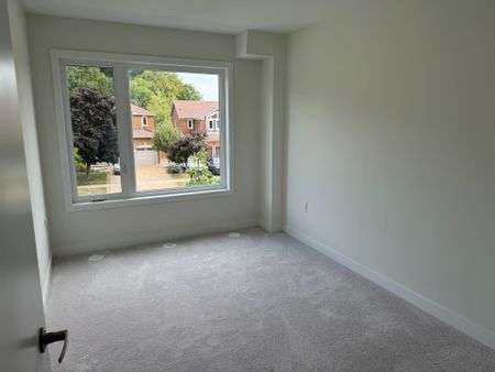 For Lease - 3538 Colonial Drive Unit# 18, Mississauga, Ontario - Photo 3