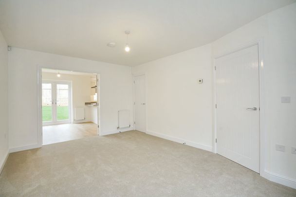 Kingfisher Drive, Northampton - Photo 1