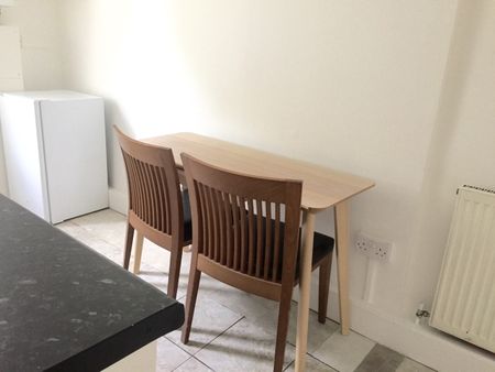 1 Bed Flat, Caledonian Road, N1 - Photo 2