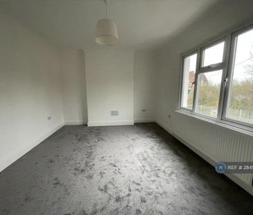4 bedroom semi-detached house to rent - Photo 2