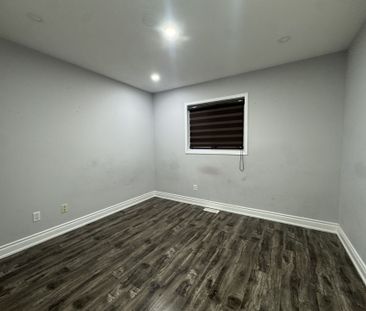 For Lease - 23 Ravenscliffe Court Unit# UPPER LEVEL, Brampton, Ontario - Photo 4