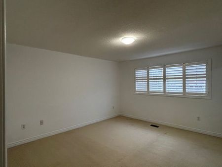 For Lease - 4 Blue Meadow Court, Markham, Ontario - Photo 3