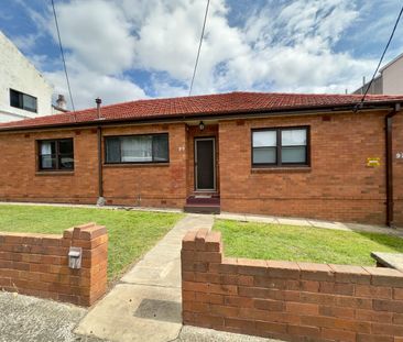 Centrally Located 1 Bedroom Home . - Photo 5