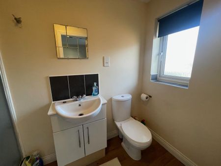 4 bedroom detached house to rent - Photo 3