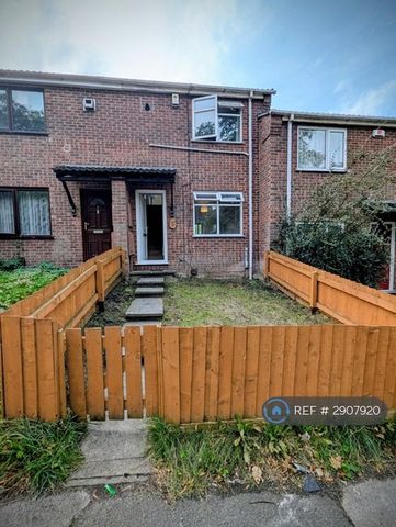 2 bedroom terraced house to rent - Photo 2